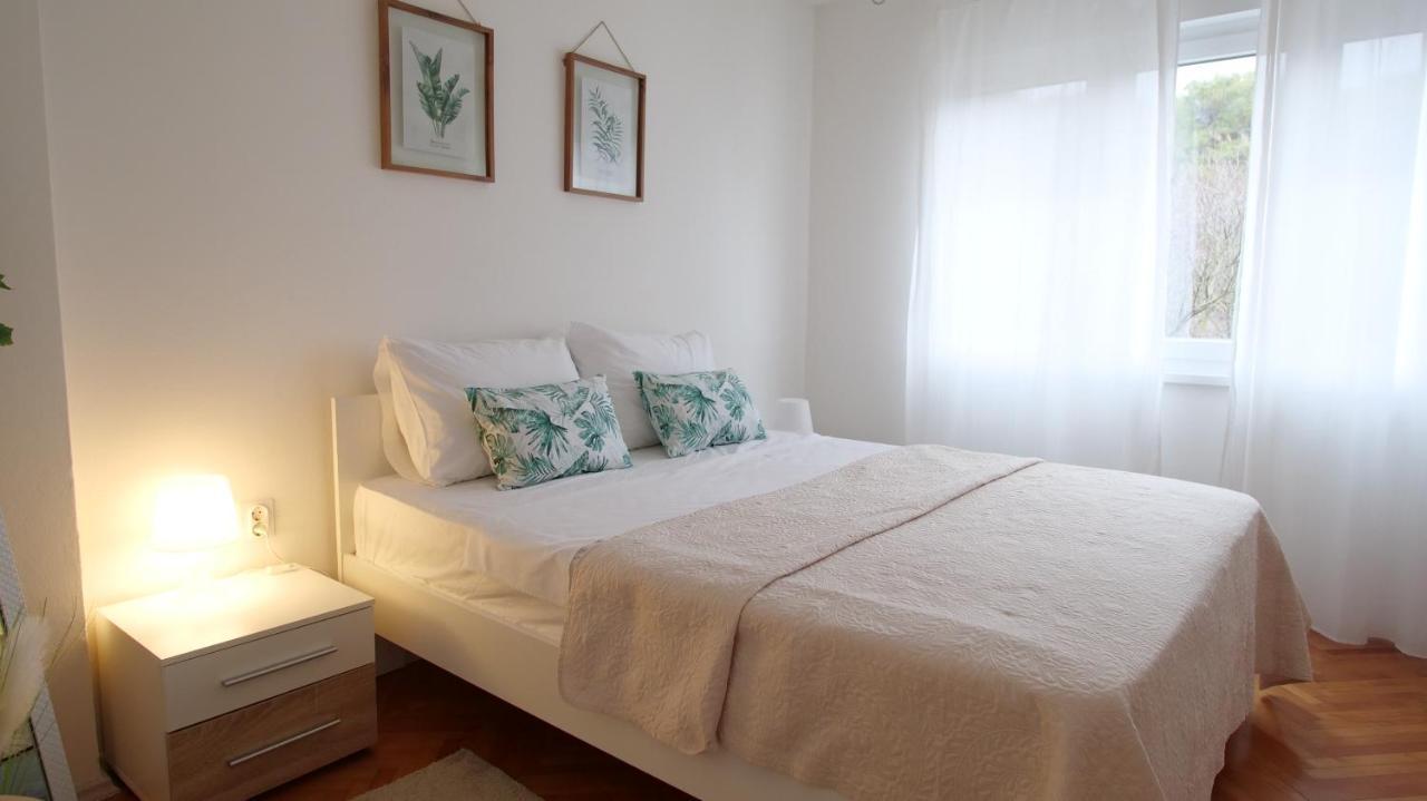 Arena Apartment With 3 Bedrooms In The City Center Pula Exterior foto