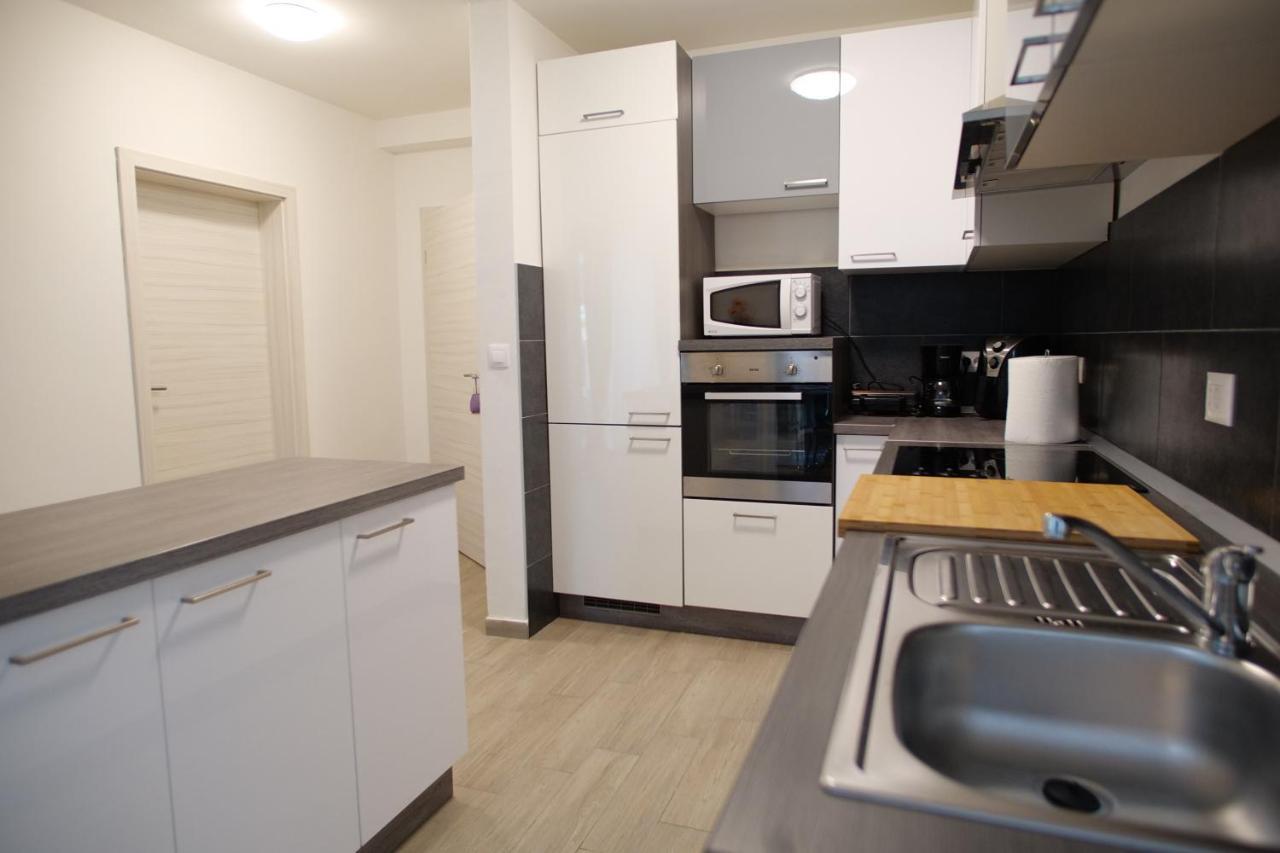 Arena Apartment With 3 Bedrooms In The City Center Pula Exterior foto