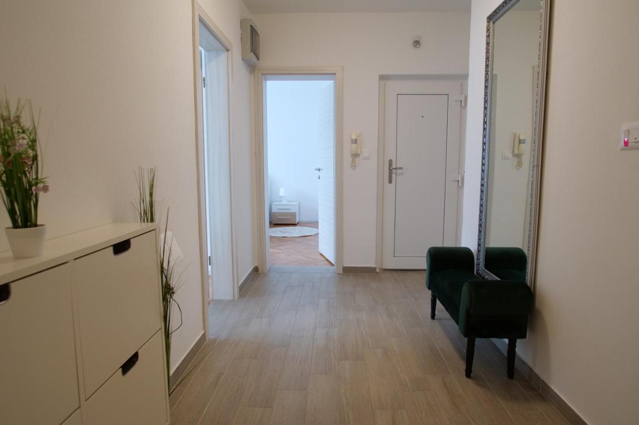 Arena Apartment With 3 Bedrooms In The City Center Pula Exterior foto